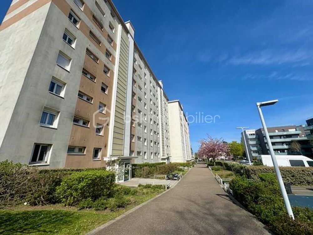 Appartement 3 pièces avec balcon, place de parking et cave, proche RER A Champs-sur-Marne et du futur Métro 15 et 16 du Grand Pa