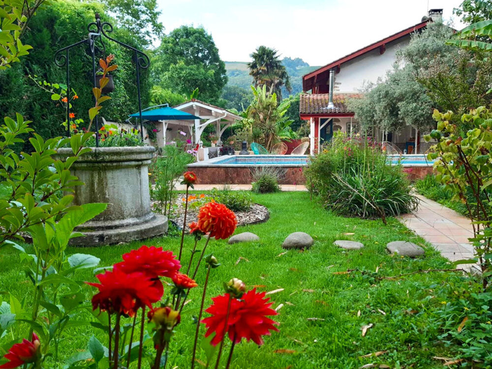 Vente Propriété/Château Exceptionnelle demeure du 18? siècle, habitation et activité touristique au cœur du Pays Basque ! Macaye