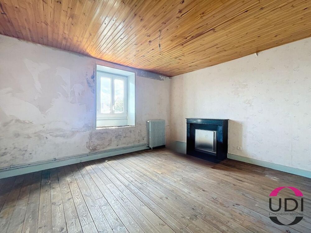 Appartement à rénover situé au 2 ème étage et ses greniers