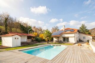  Propriété/château à vendre 8 pièces 274 m²