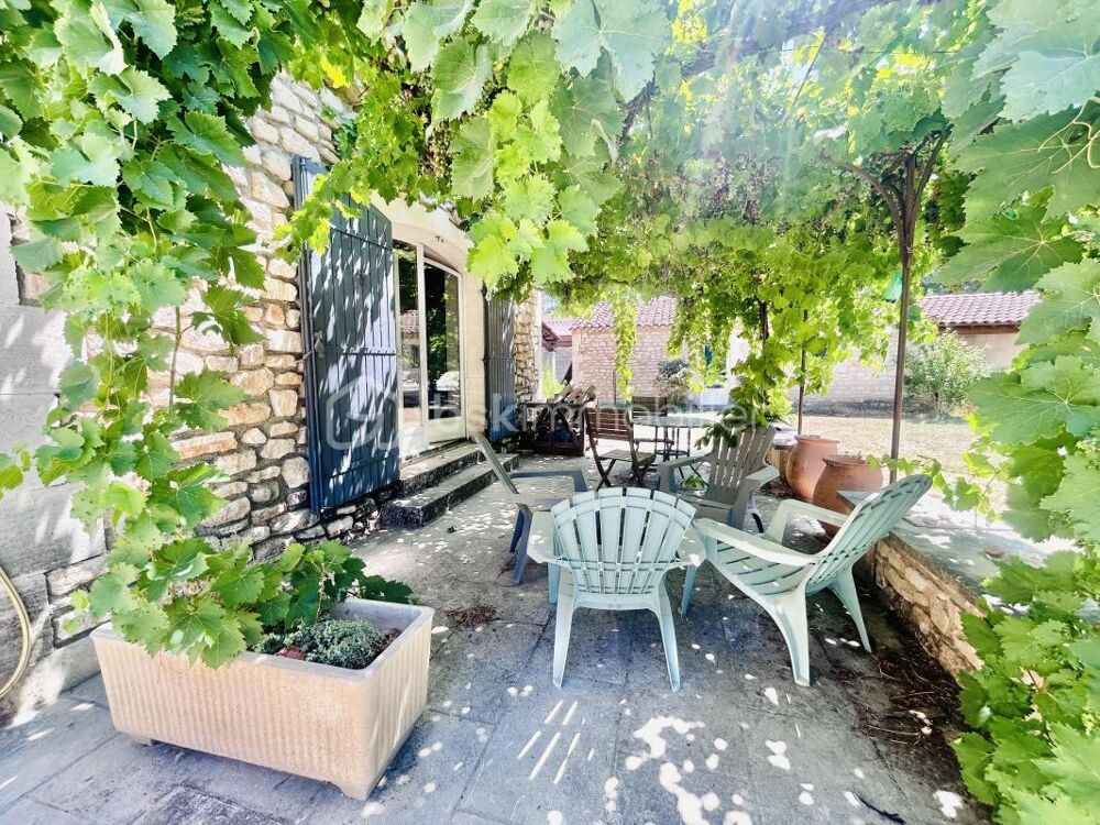 à vendre  Propriété/château Eyragues (13630)