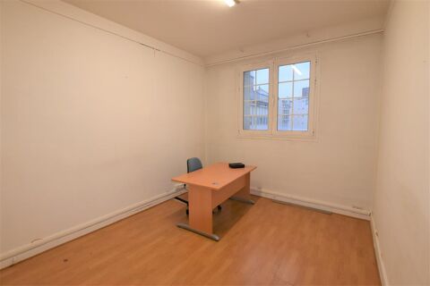 A louer bureaux avec balcon proche Porte Maillot 1099 75017 Paris