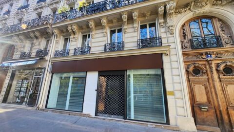 Au coeur du 9&egrave;me arrondissement, une boutique &agrave; louer de 52 m&sup2; en RDC et 34 m&sup2; en sous-sol 3738 75009 Paris