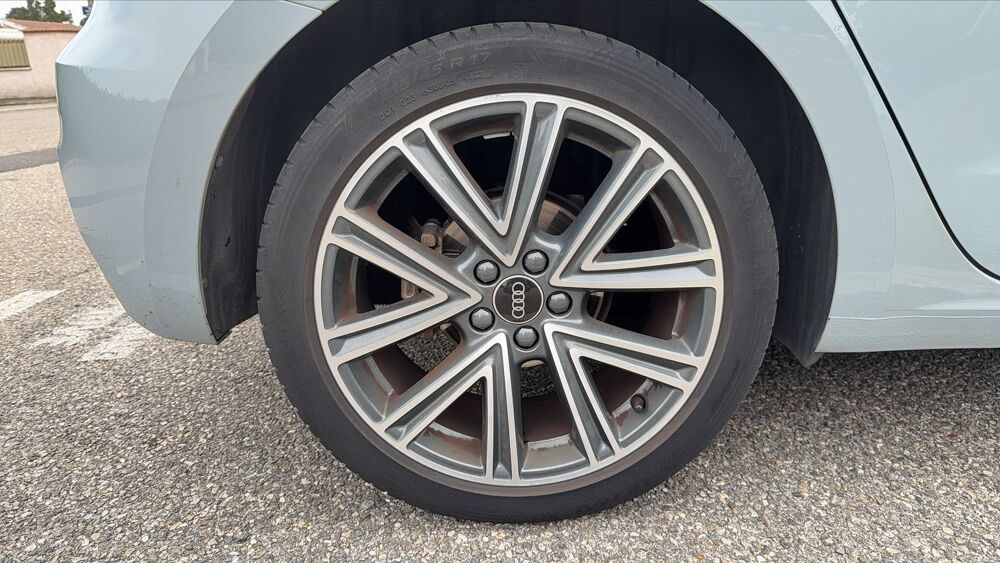A1 (2) 1.0 TFSI 110 S-Tronic 7 Advanced - Automatique Entretien 2022 occasion 69330 Meyzieu
