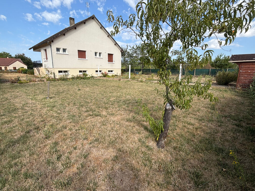Maison traditionnelle 5 chambres  Sous-sol total  Fort potentiel BLENEAU (89)