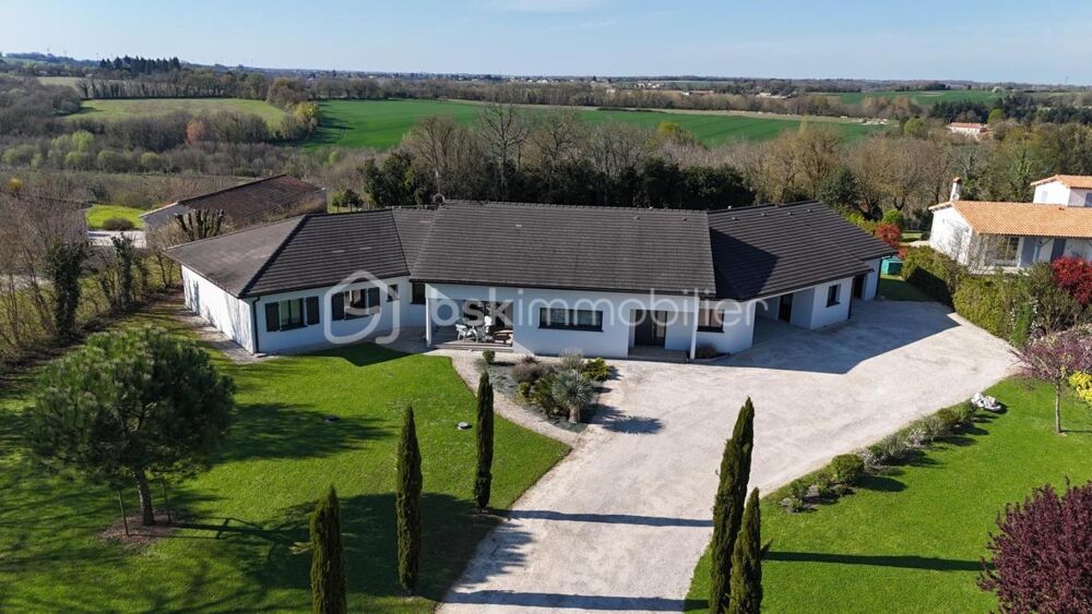 Maison contemporaine (2015) de plain-pied  257 m²  Terrain 3 456 m² avec piscine  Barro (16)
