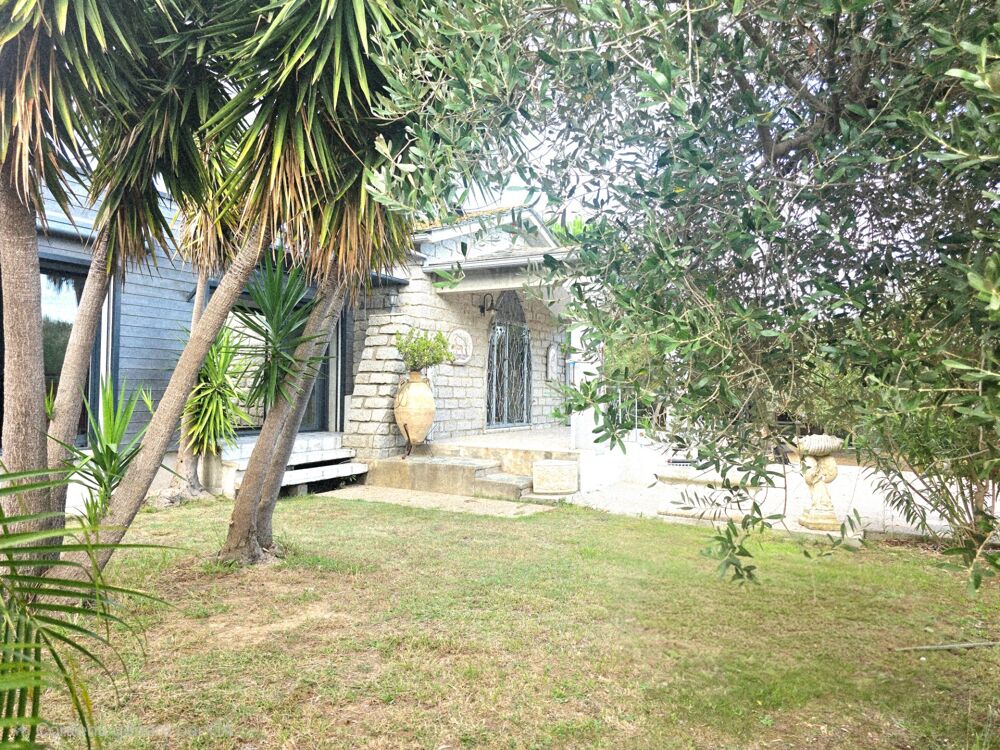 Maison de caractère atypique et unique de plain pied avec terrain arboré