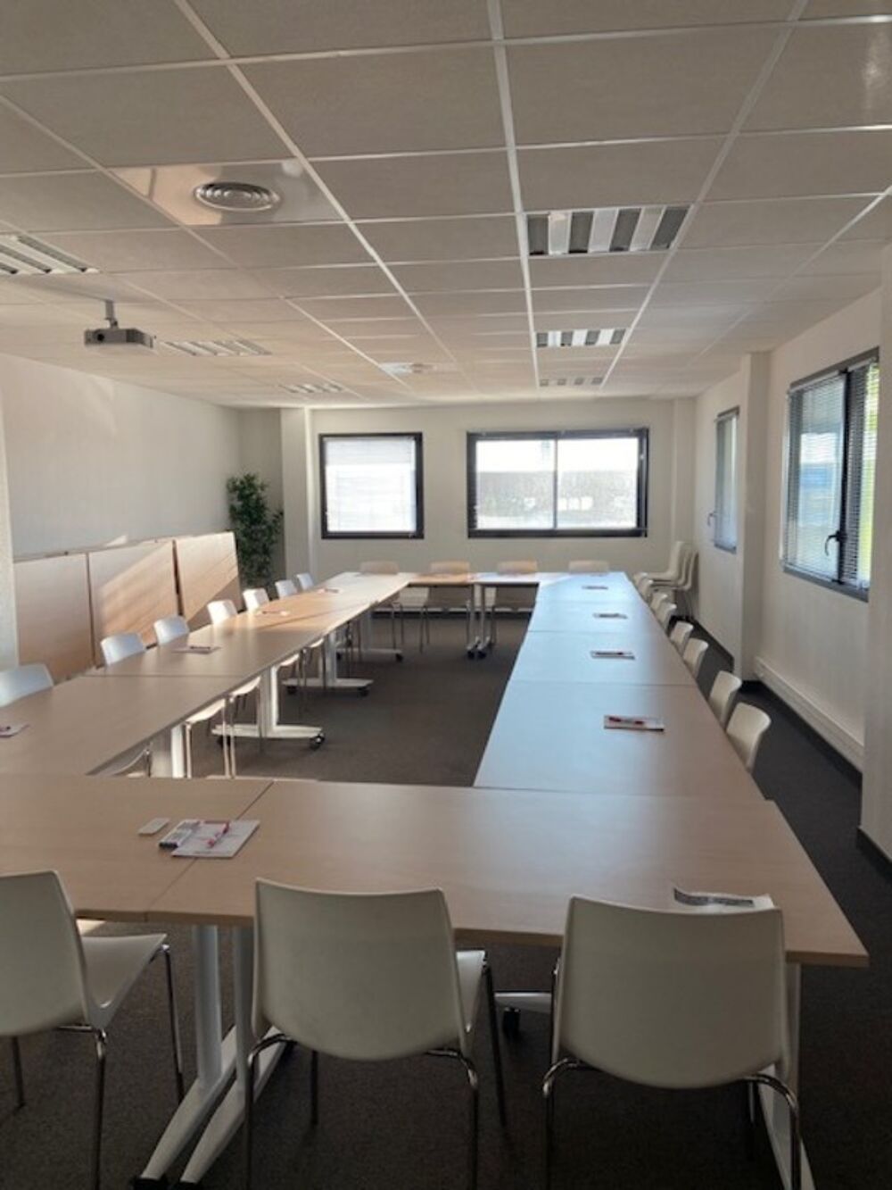   À LOUER – Bureau privatif 32 m² au sein d'un centre d'affaires dynamique – Montpellier Garosud Montpellier