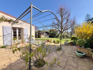 Vente Maison Maison Montfaucon Montigne 7 pièce(s) 206 m2 Montfaucon montigne