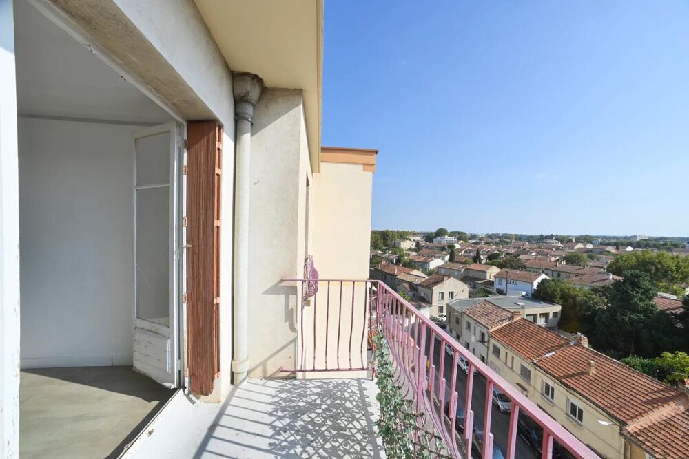 Charmant 3 pièces avec balcon au dernier étage à Avignon