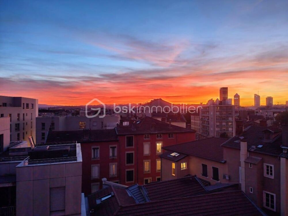 Vente Appartement Appartement 2 pièces avec grand balcon, 5e étage, vue dégagée et garage – limite Lyon 3 Villeurbanne