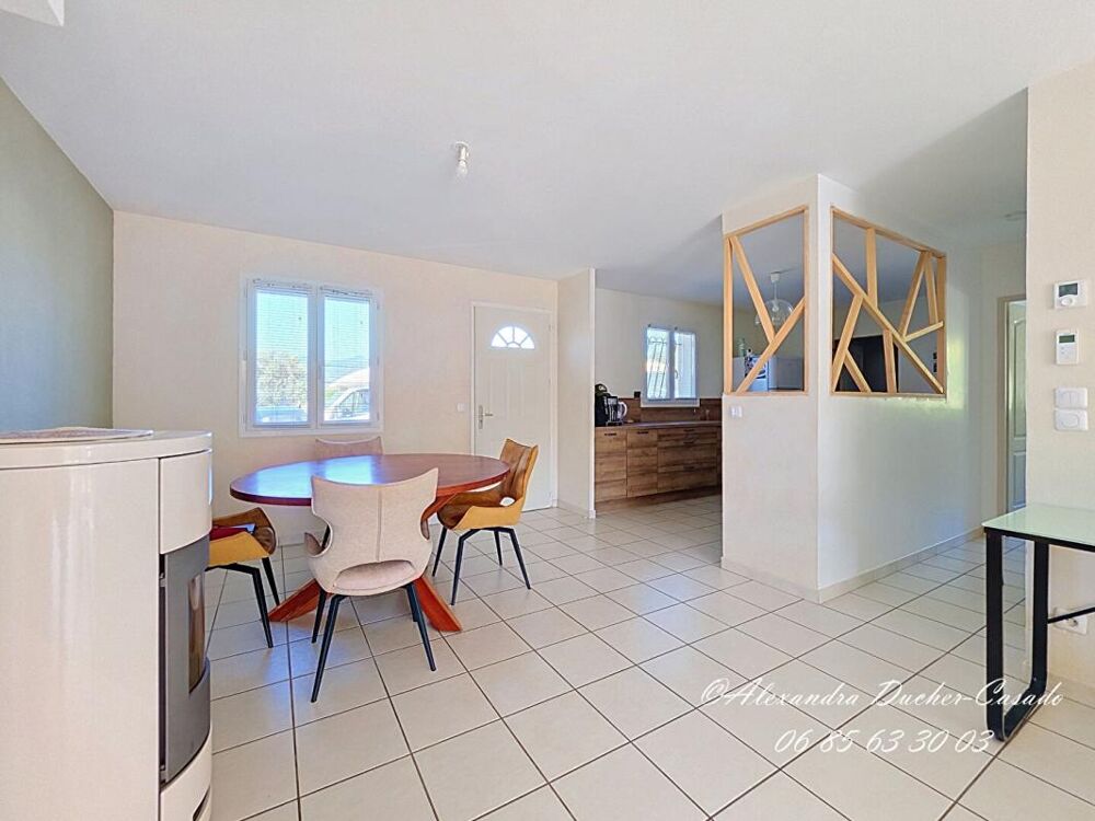 EXCLUSIVITÉ - MAISON DE PLAIN-PIED AVEC PISCINE ET GARAGE
