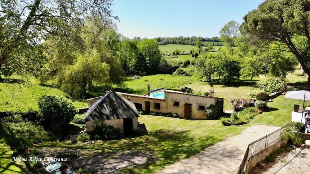 Propriété de charme à la campagne  305 m² habitables sur 4,8 hectares avec piscine et dépendances