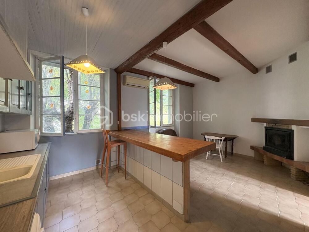 Vente Maison Maison de ville traversante de 87 m2 divisée en 2 appartements sur une parcelle de 137 m2 Nimes