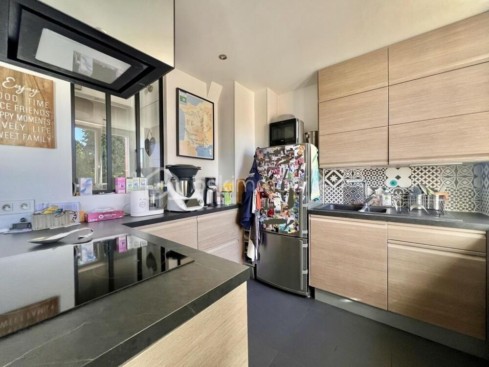 Vente Appartement T4 de 83 m2, lumineux, traversant et sans vis à vis, au 3ème et dernier étage à Vaucresson Vaucresson