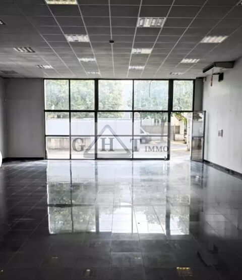   Local commercial avec cour 175 m + 125 m extrieurs  Maisons-Alfort 