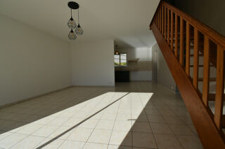 Vente Maison RARE À DOMFRONT-EN-POIRAIE – MAISON 4 CHAMBRES AVEC JARDIN ET GARAGE Domfront en poiraie