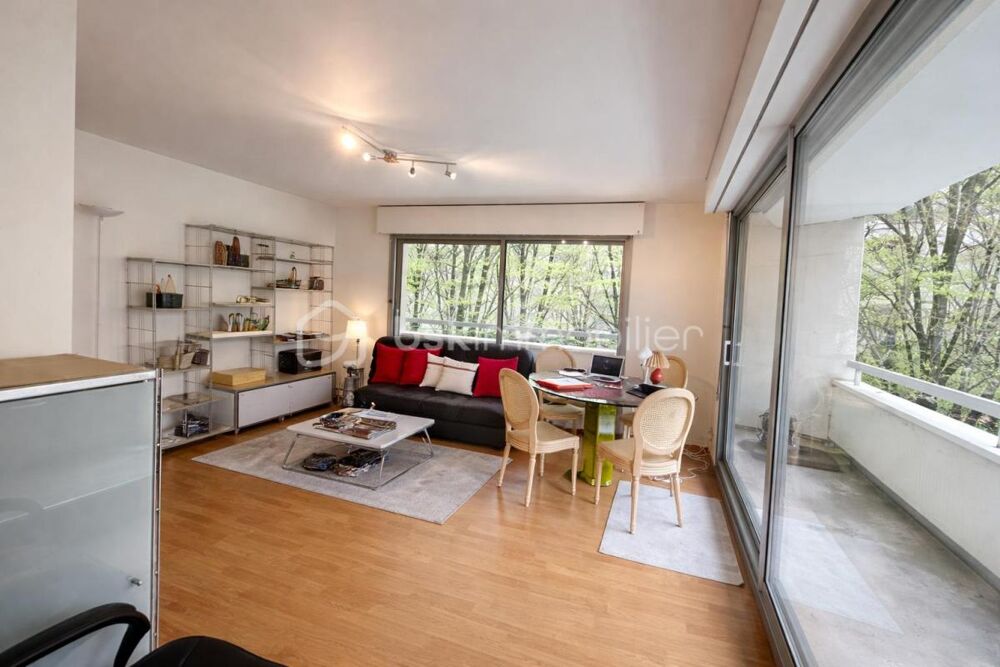 Appartement 2 pièces avec balcon, parking et cave