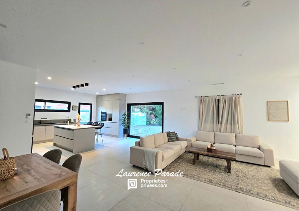 Maison moderne proche commodités avec jardin et terrasse