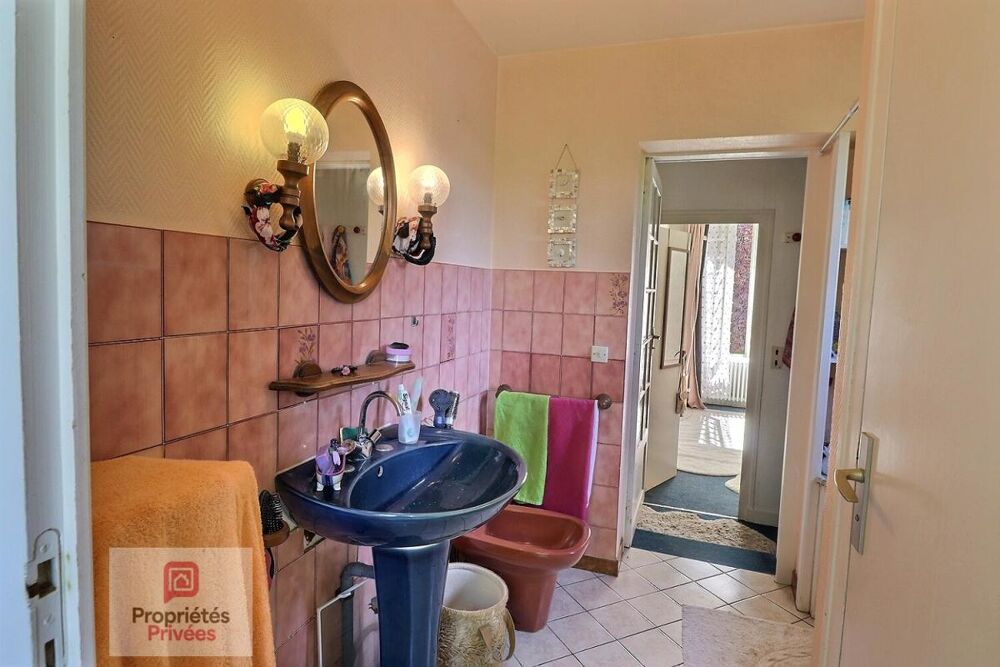 Vente Maison Maison de ville comprenant 2 habitations - nombreuses chambres - garage en sous sol - cellier - cabanon de jardin en parpaing - Taillebourg