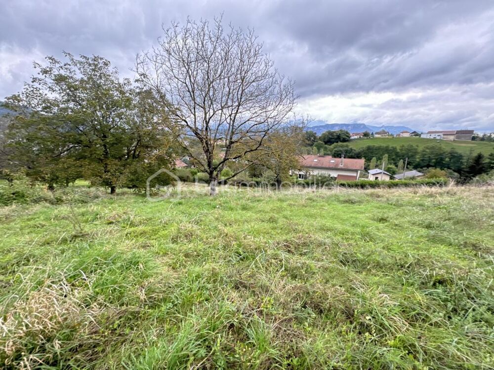 Annonce immobilière : Charmante propriété à rénover avec piscine à Voiron Emplacement privilégié à 5 min de l'autoroute  Vue d
