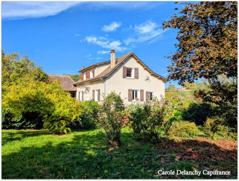   Maison familiale - 4/5 chambres - vendre  Boueilh, dpendances sur 2000 m de terrain Maison - 6 pice(s) - 157 m