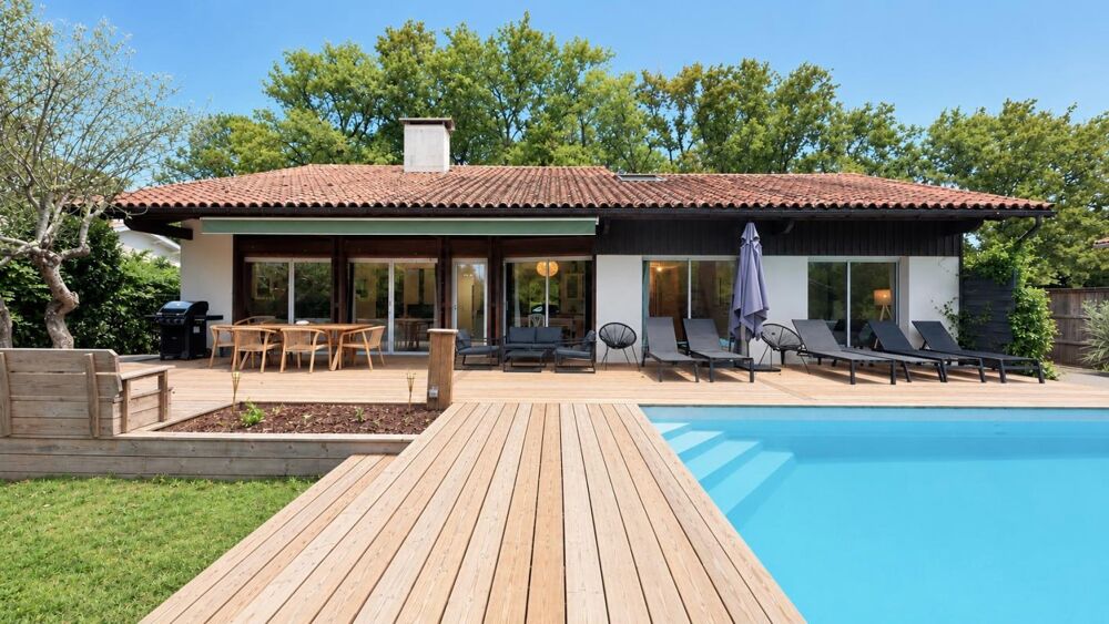 VILLA LUMINEUSE AVEC PISCINE