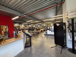   Murs professionnels avec logement - 696 m² - Sud Montélimar Montelimar