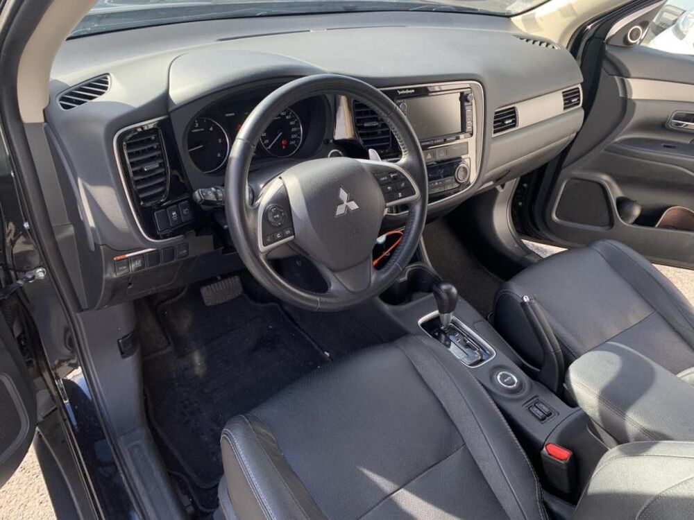 Outlander 2.2 DI-D 4WD 150 CH 7 places INSTYLE 1&egrave;re Main 2015 occasion 14650 Carpiquet