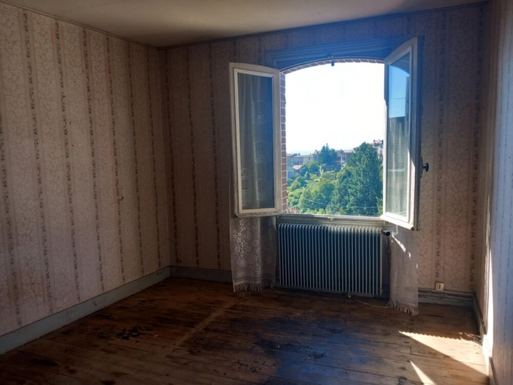Vente Maison Ensemble immobilier A RESTAURER ENTIEREMENT comprenant maison de ville, appartement et 2 anciens ateliers de coutellerie Thiers