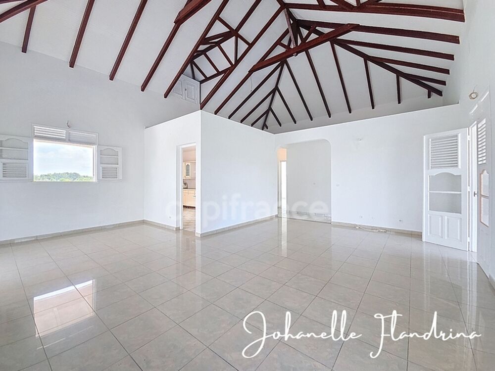 Maison avec vue dégagée, 3 chambres + mezzanine, possibilité de bas de villa - 3 000 m² de terrain