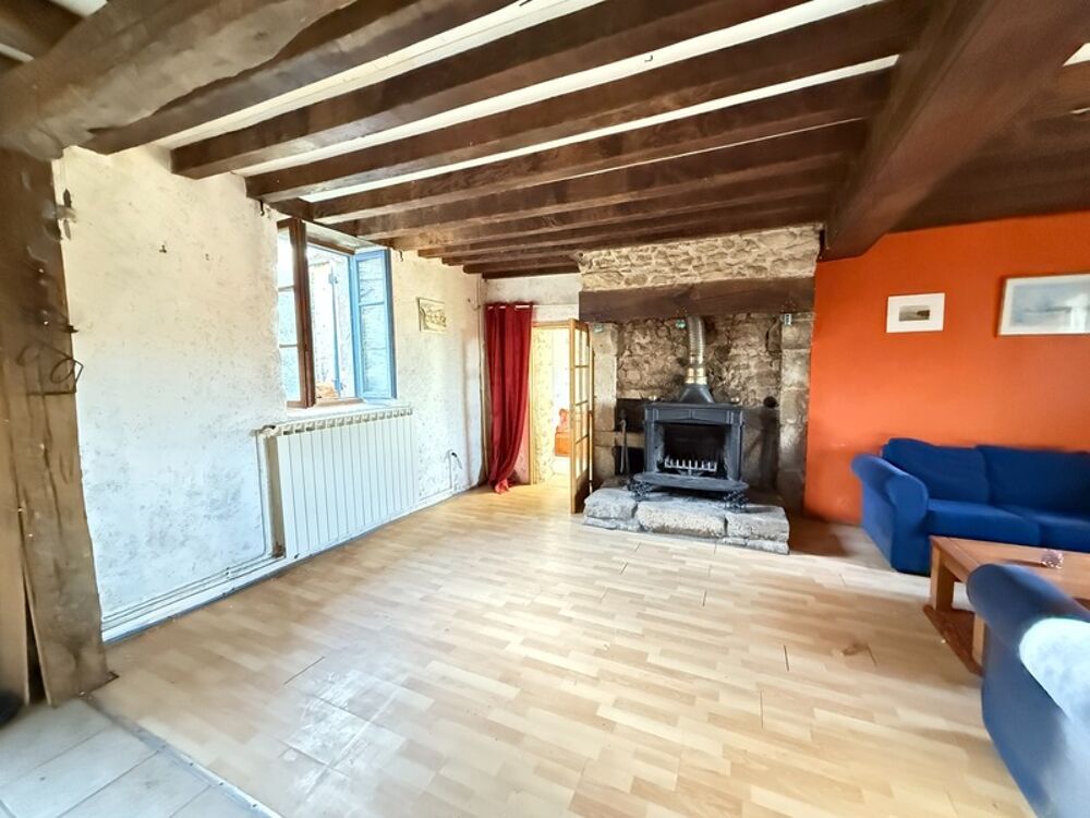 Vente Maison BELLE OPPORTUNITE ! Maison en pierre de 165m², pleine de charme, 4 chambres, Cour intérieure de 379m² 108 000 € Bussiere dunoise