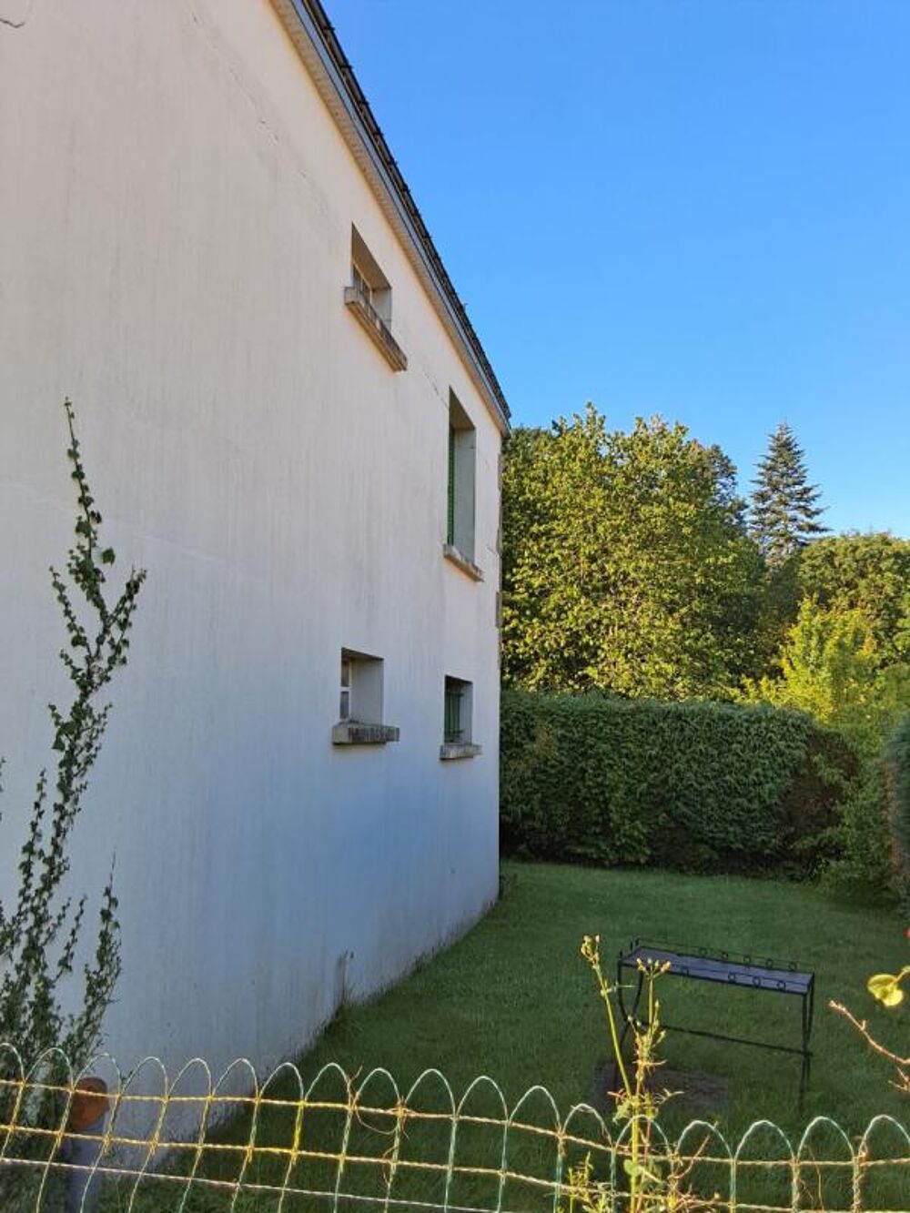 Maison des années 60 indépendante sur un grand terrain à fort potentiel Aux portes de la forêt (Morbihan)