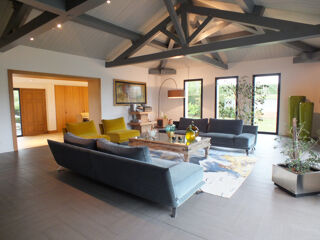  Villa à vendre 15 + pièces 730 m²