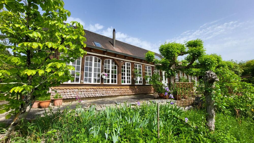 24410 Maison atypique sur 2 niveaux entre Riberac et Saint Aulaye parcelle de 4ha et un étang