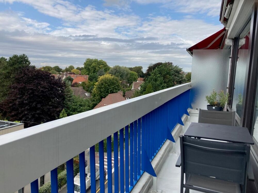 DERNIER ETAGE T5 128M² LUMINEUX , BALCON, CAVE, GARAGE ET PARKINGS EN COLLLECTIF CLOS