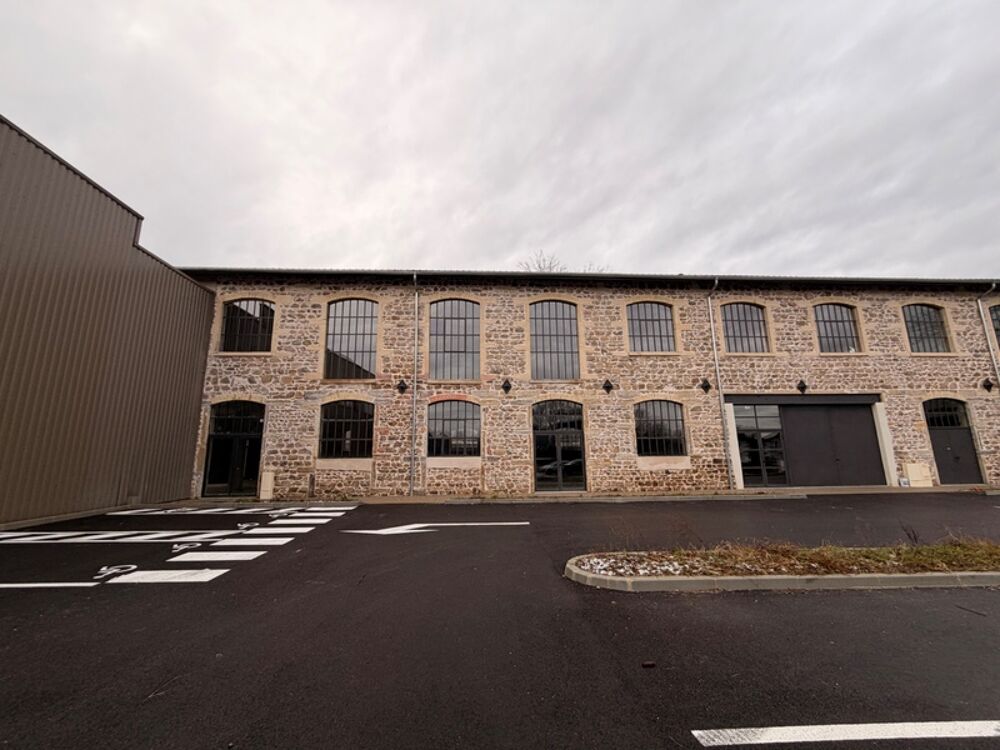   Magnifique plateau à vendre sur CHAPONOST (69), local d'activité atypique d'une surface de 192 m² au sein de la zone artisanale 