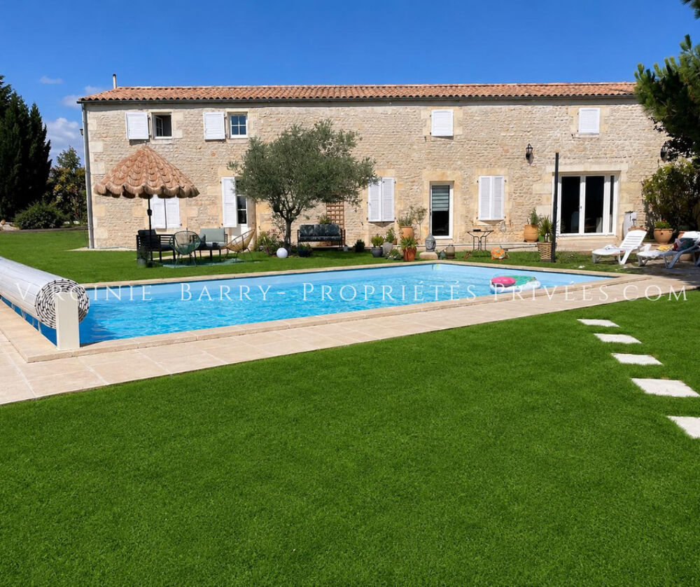MAGNIFIQUE MAISON T5 AVEC PISCINE ET DEPENDANCES