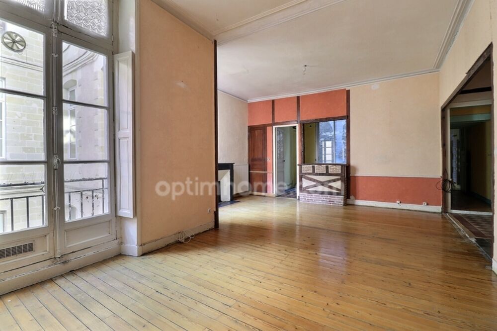 NANTES PLACE DE LA BOURSE  Charme du XVIIIème, calme absolu sur cour et volumes d'exception (T3 de 61 m²)