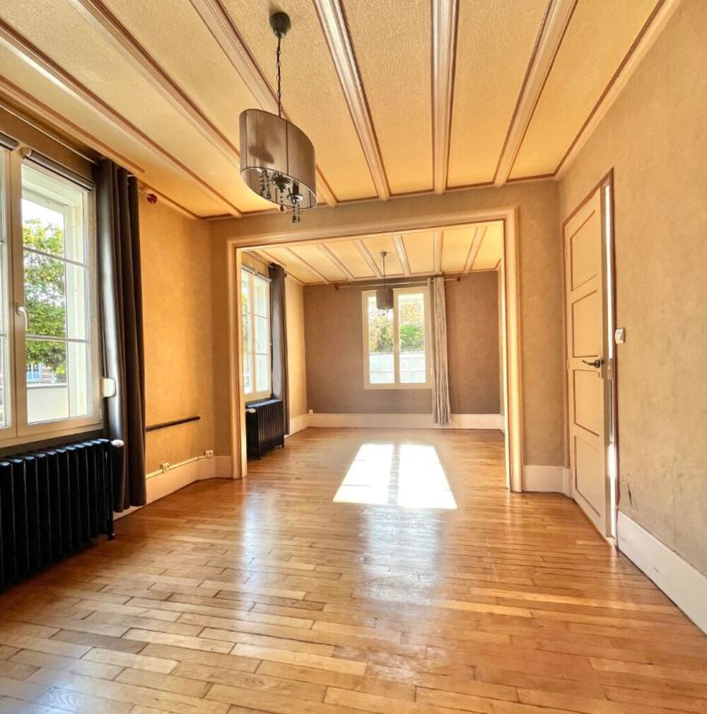 Vente Maison Maison 7 pièce(s) 128 m²  HYPER-CENTRE de NOYON  - 5 chambres et Garage Noyon