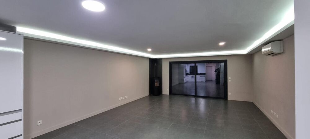 SUPERBE MAISON DE VILLAGE, GARAGE ET TERRASSES