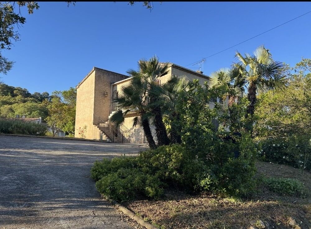 En CORSE, proche AJACCIO, aux portes du village d'AFA, grande maison familiale de 168m2, terrain arborés de 2300 m2