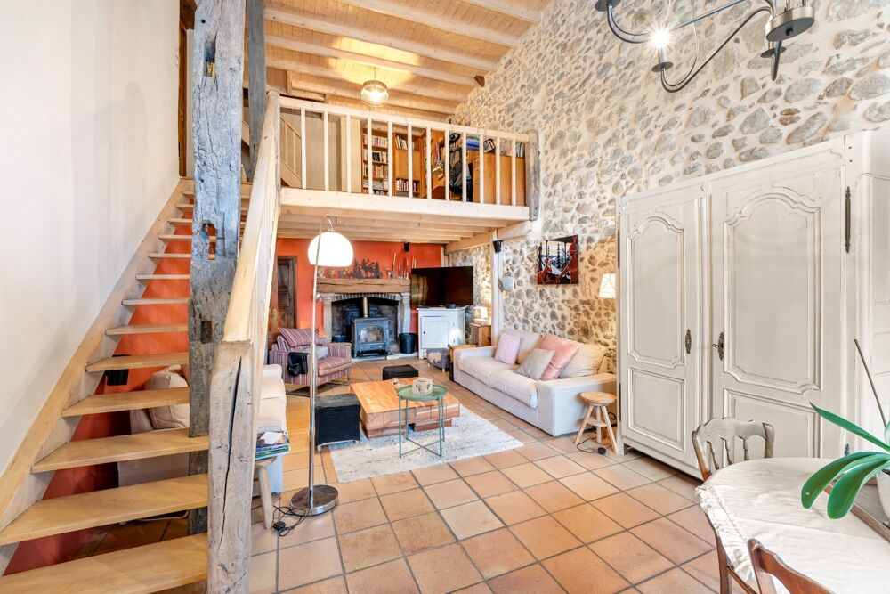 Vente Maison À VENDRE – Charmante ferme rénovée avec gîte indépendant et grange – Prévessin-Moëns Prevessin moens