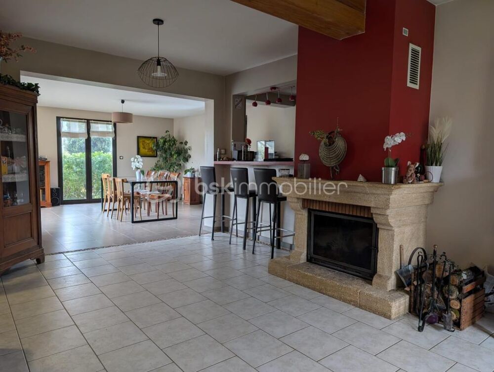 Maison familiale avec beau terrain arboré