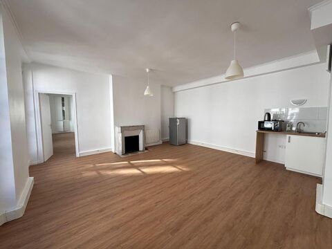 Proche sentier, &agrave; louer bureaux lumineux au 3eme &eacute;tage 2726 75002 Paris