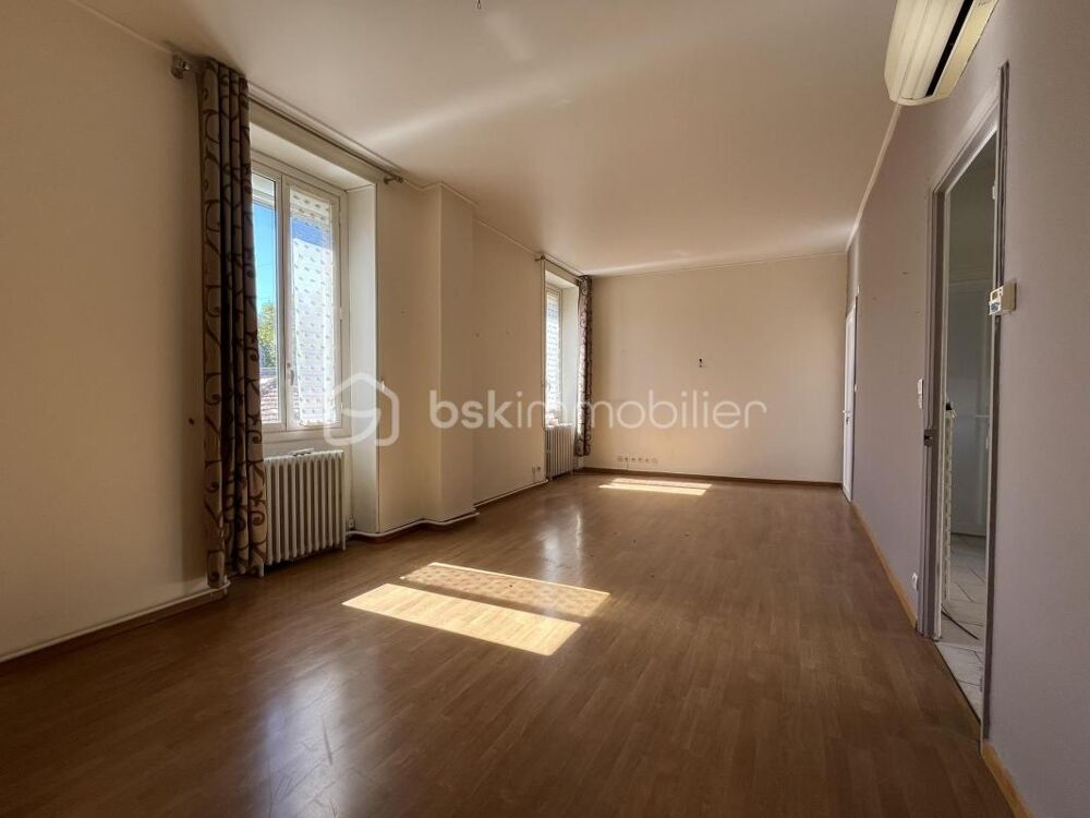 Vente Maison Maison de ville à fort potentiel – Deux appartements indépendants – Cour intérieure sans vis-à-vis – Proche centre-ville, gare e Nimes