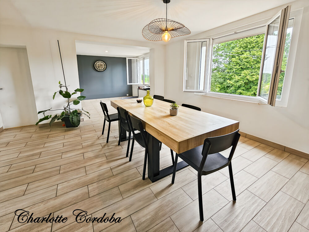 ? Maison entièrement rénovée  2 chambres, possibilité 3  Double garage à Xaintrailles