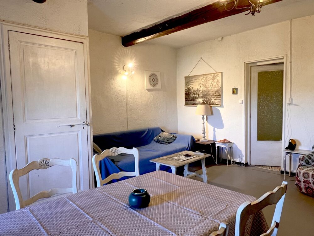 Maison de village avec terrasse tropézienne, vue dégagée et fort potentiel  Castelnau-de-Guers