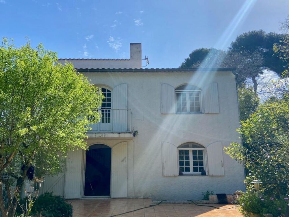 Rare au Mont Saint-Clair : maison divisible, 216 m², jardin et piscine