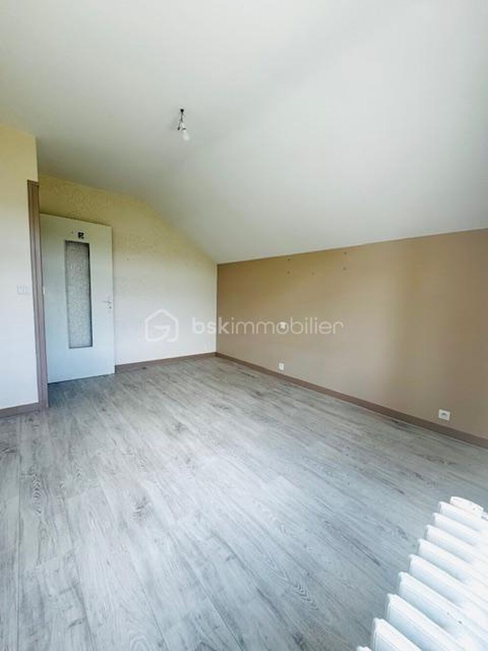 Vente Maison À VENDRE – SPACIEUSE MAISON FAMILIALE DE 180 M² AVEC TERRAIN DE 2 740 M Bonneuil matours